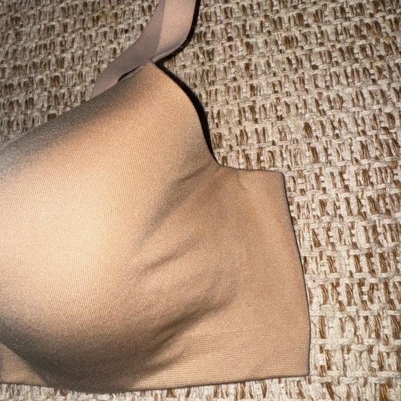 Wacoal Tan Nylon Seamless Comfort Bra with Underwire Size 40D Used - Picture 3 of 5